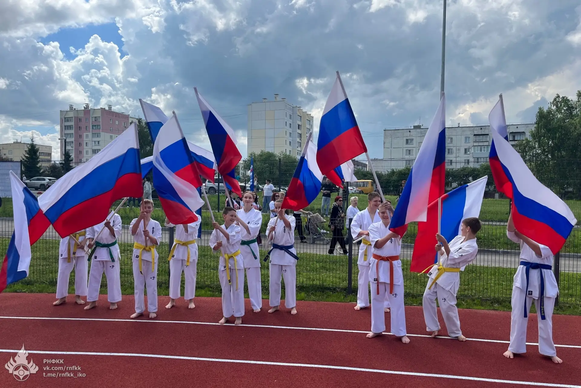Спортсмены СК "Булат" на открытии стадиона в п. Рощино (Челябинская область)
13 июня 2026

@rnfkk Ро