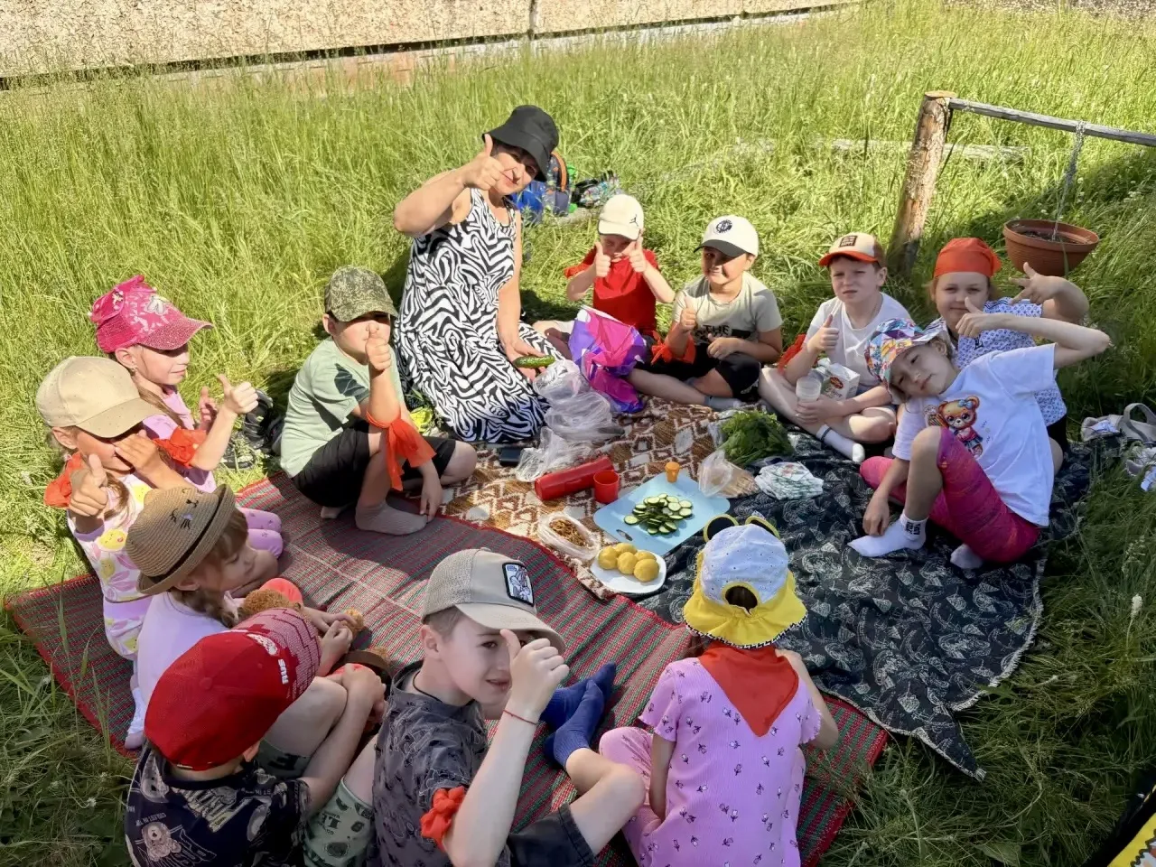 Здравствуйте, уважаемые родители и гости! 🐬

Кто куда, а мы — в поход❗️

🏕️ Как же здорово отдыхат