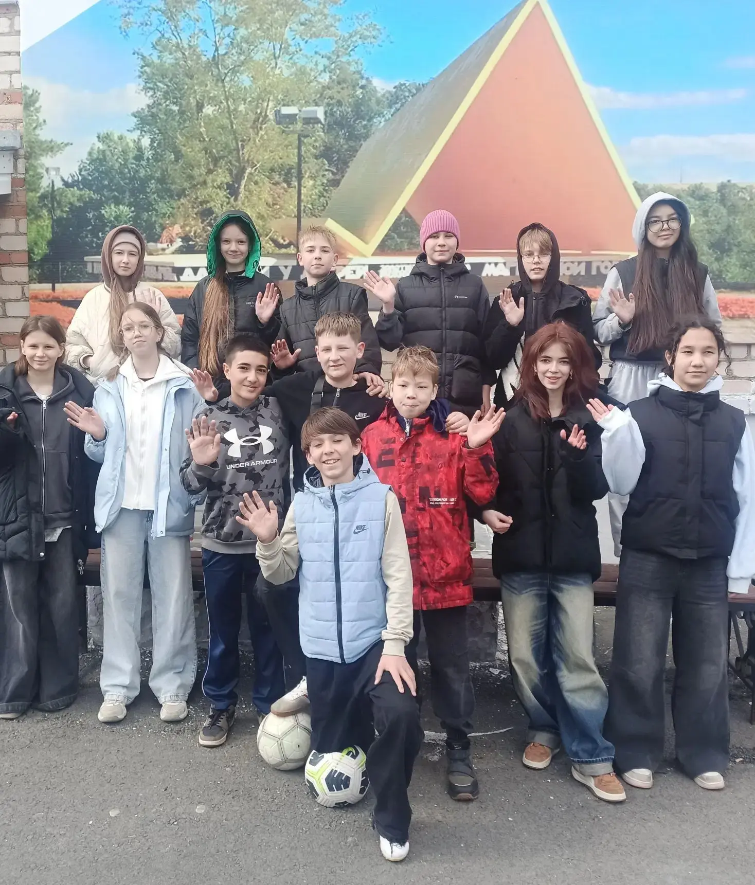 🏫 Школьная неделя завершилась ярким выездом в ДЗК «Абзаково»! 🏕️  Учебная неделя для ребят завершила