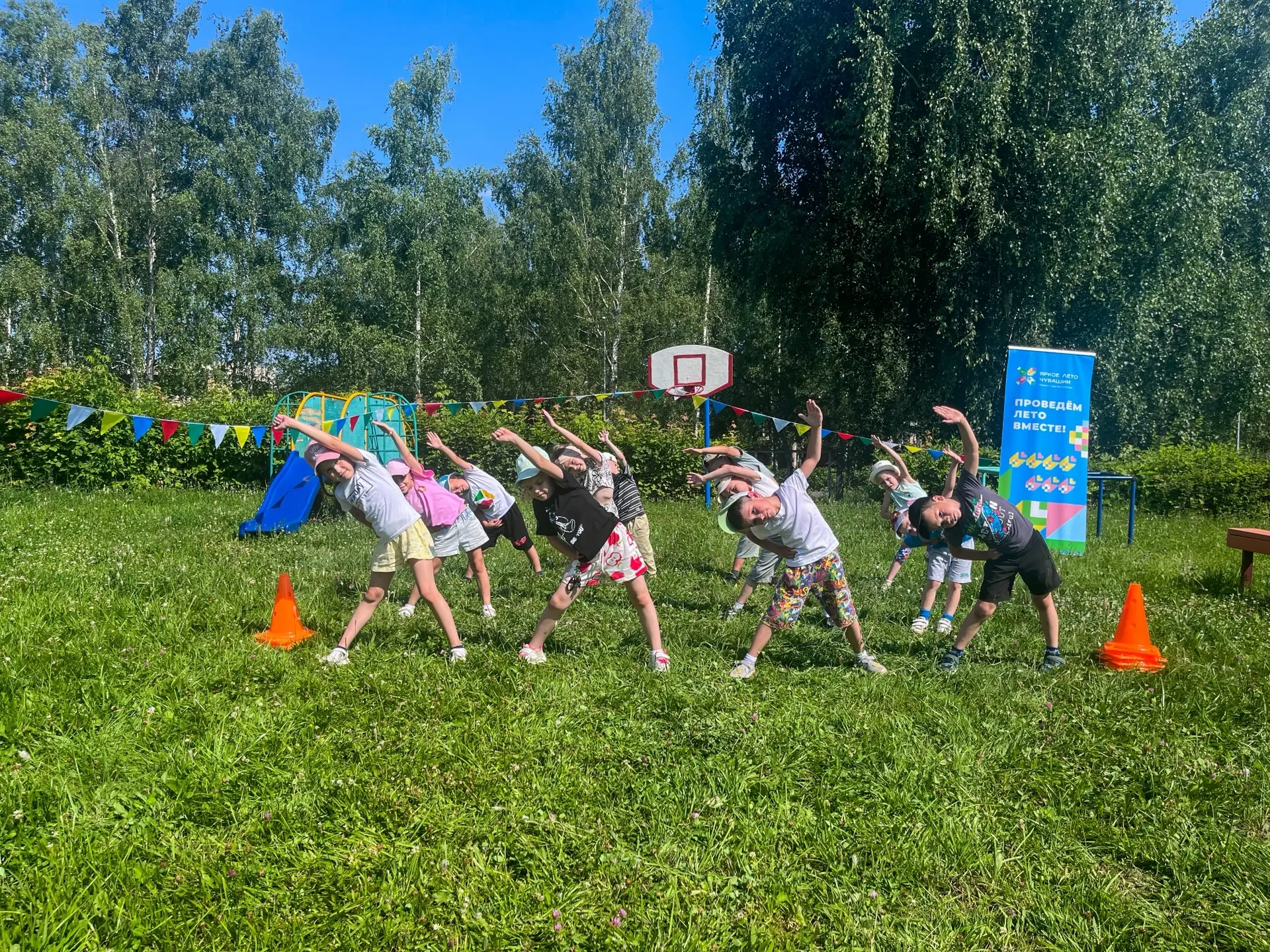 В рамках проекта "Спортивное лето" на территории детского сада №156 прошло яркое и увлекательное спо