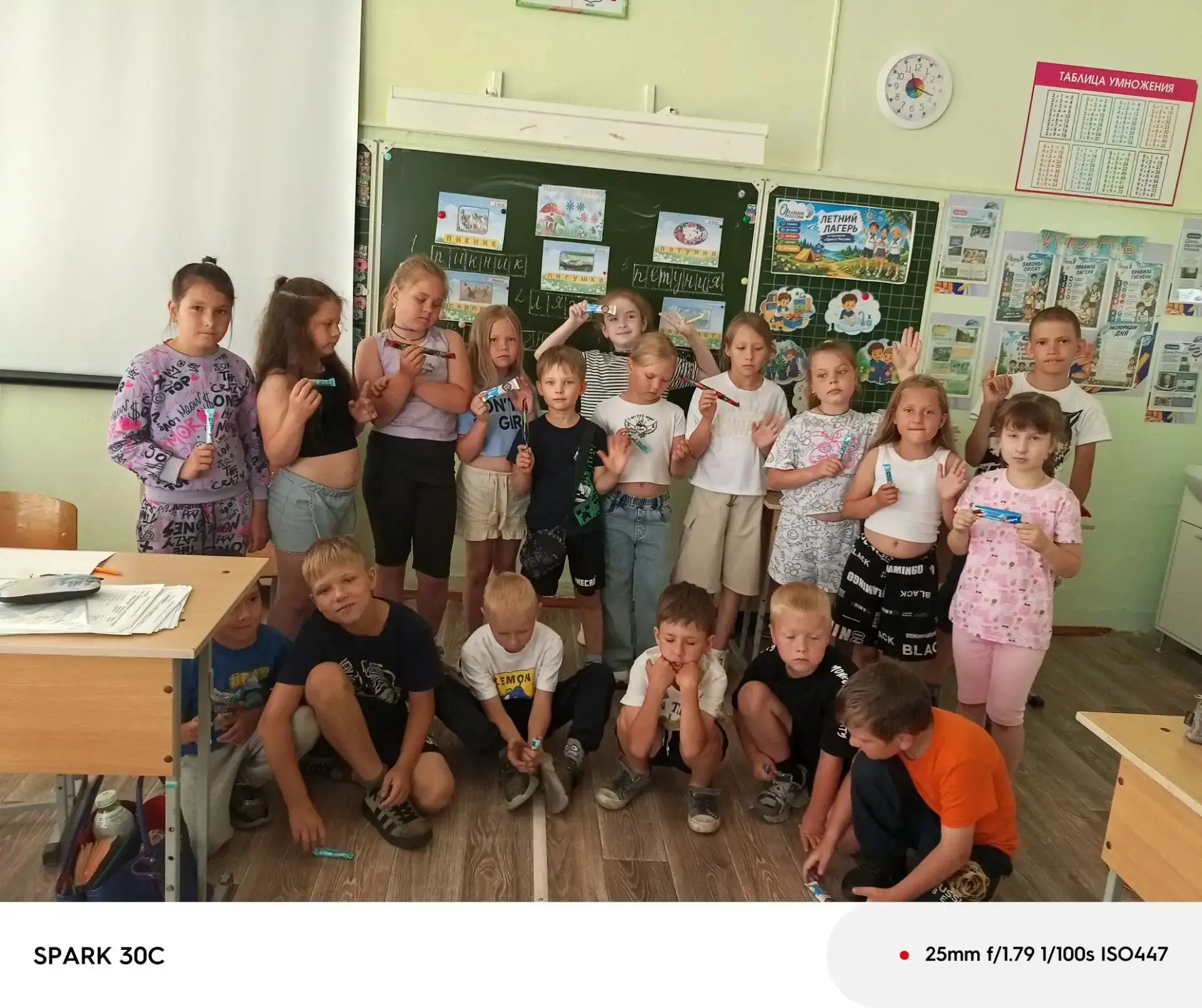 Двенадцатый день в школьном лагере прошёл под знаком безопасности и творчества.

 

🏃‍♂️Утренняя за