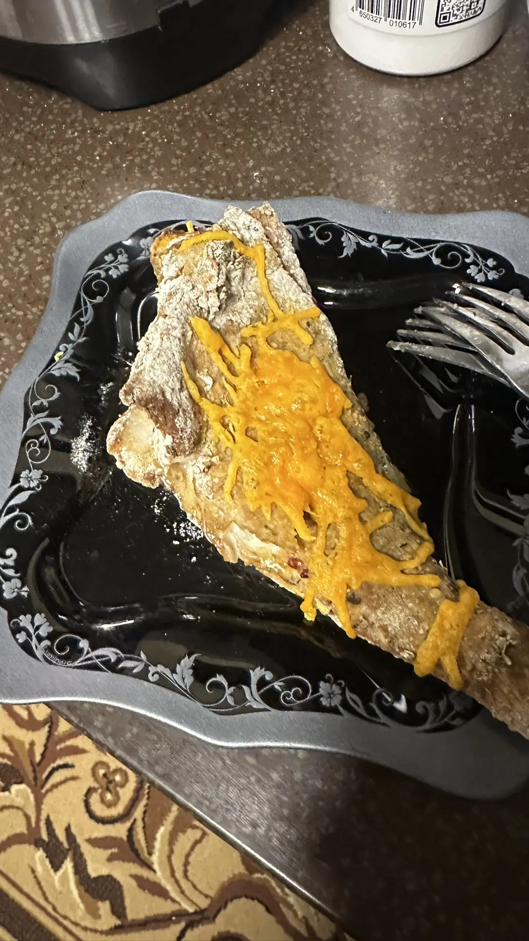 На ужин морской окунь в аэрогриле . Выглядит страшненько , но это вкусно . Немного сыро...
