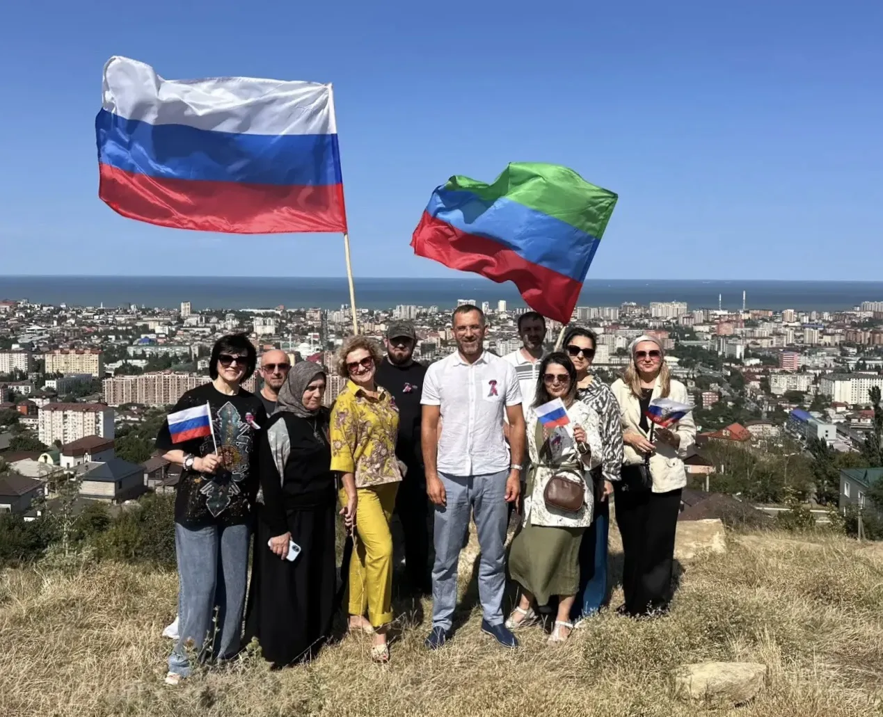 Сотрудники МРУ Федеральной пробирной палаты по СКФО присоединились к акции #ПоднятьФлаг...