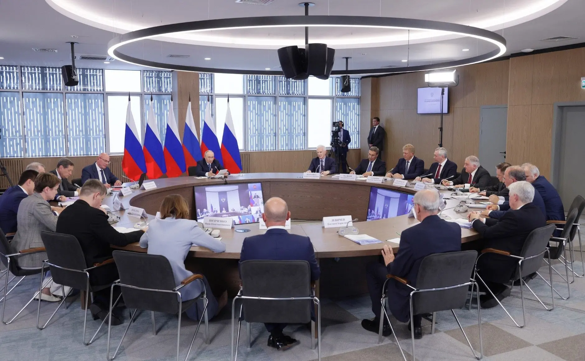 Президент России Владимир Путин провёл в Новосибирске заседание Совета по науке и образ...