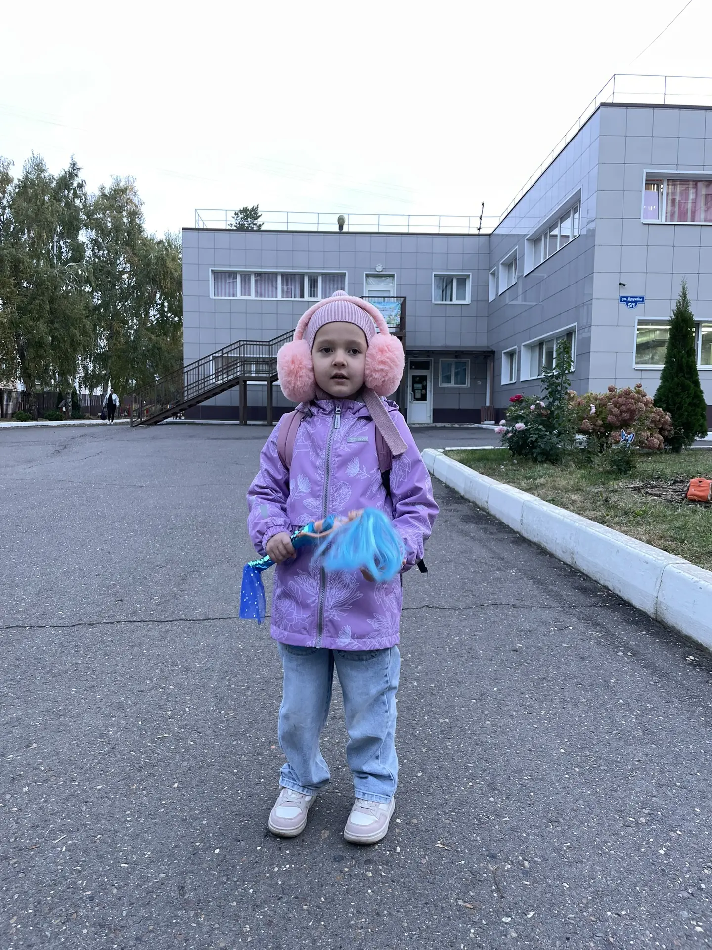 В основном покупаю 🛍️ Марусе одежду в Детском мире или Crockid. В Питере беру в ВотОнЯ...