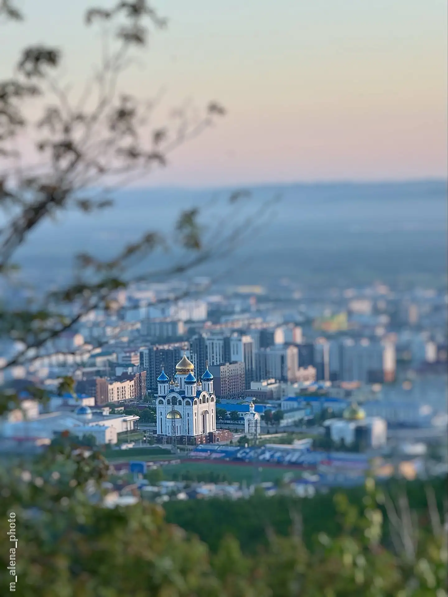 Миниатюрные здания Южного, или эффект tilt-shift. 
📍Горный воздух 
Автор: 📸 @lovlyu_momenty

 Подп