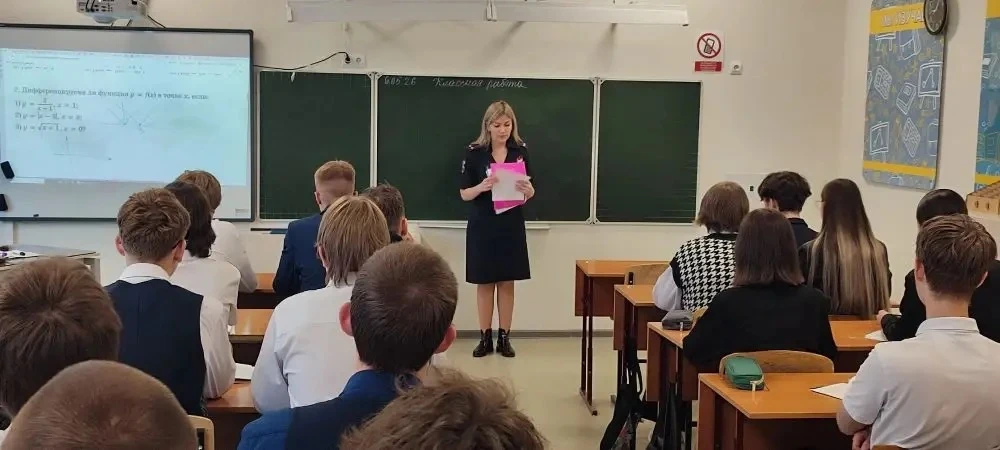 ЭЛЕКТРОСАМОКАТЫ: КАТАЕМСЯ ПО ПРАВИЛАМ  💭 Сегодня, в преддверии летних каникул, наш лицей посетила за