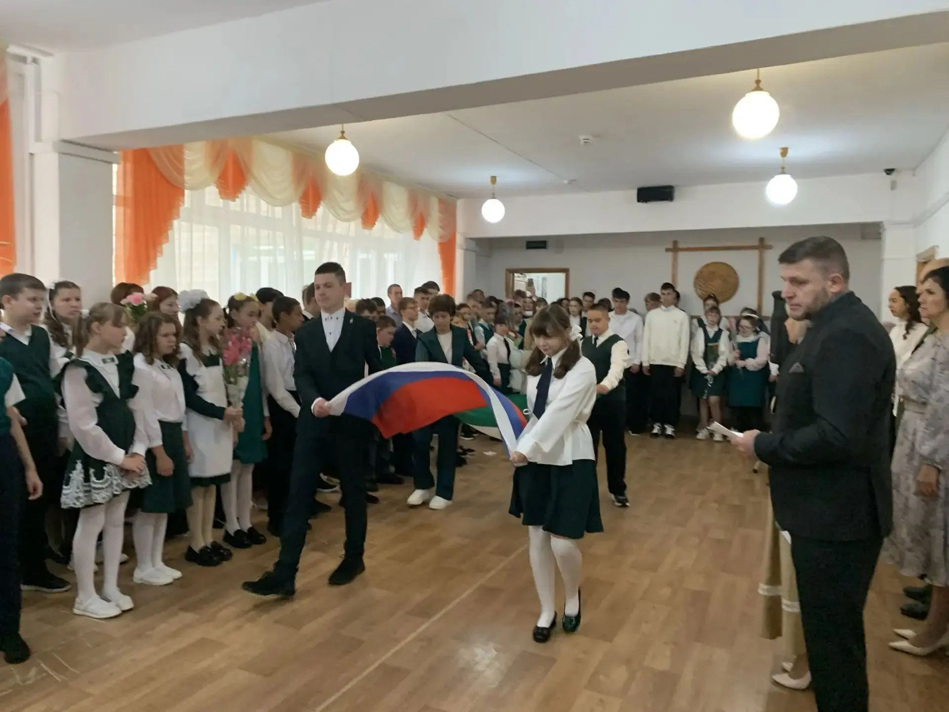 Здравствуй, новый учебный год! Тёплый праздник в стенах родной школы 🍂📚
