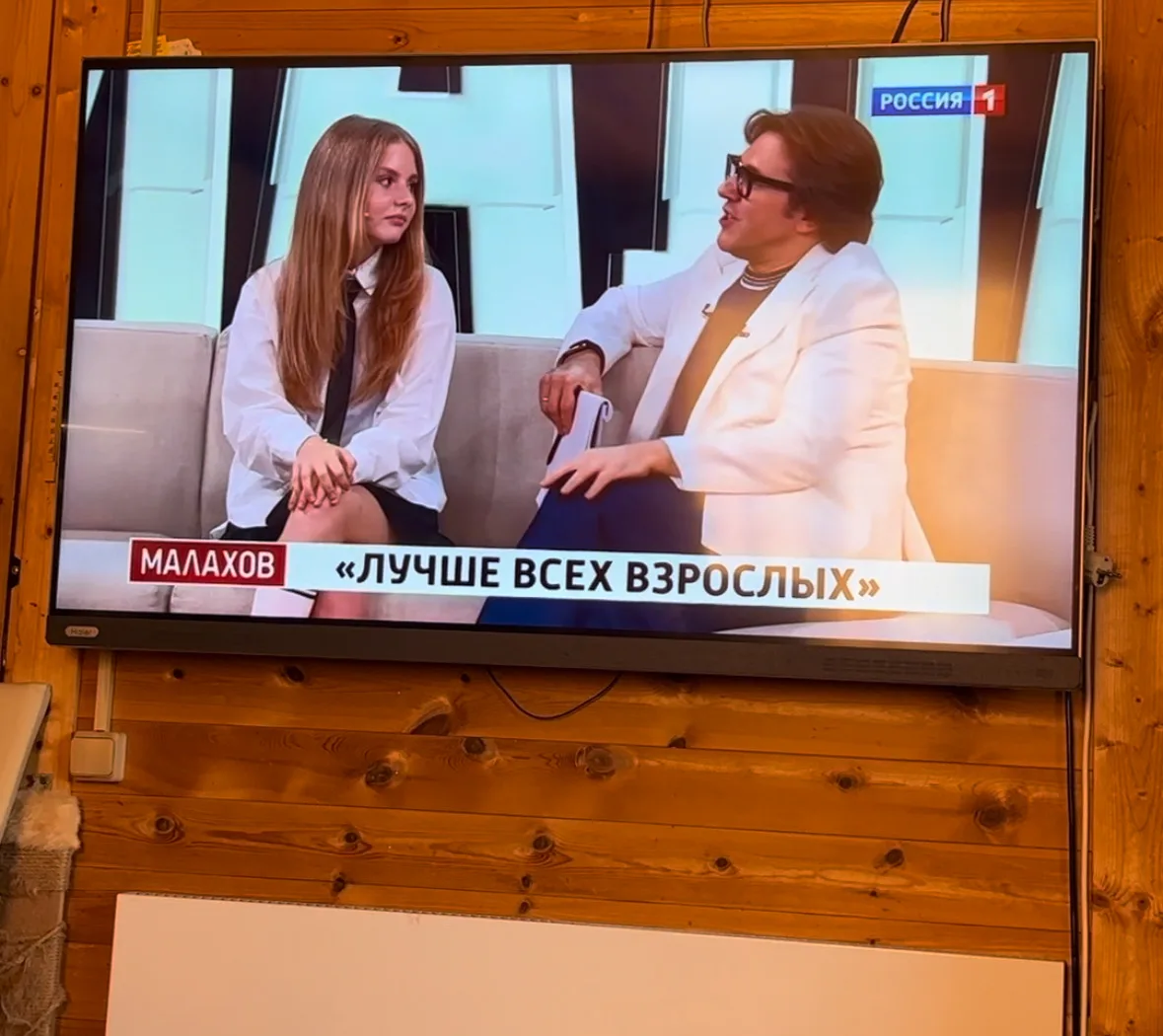 Мы знаем эту девочку, она живёт в соседней комнате🤣