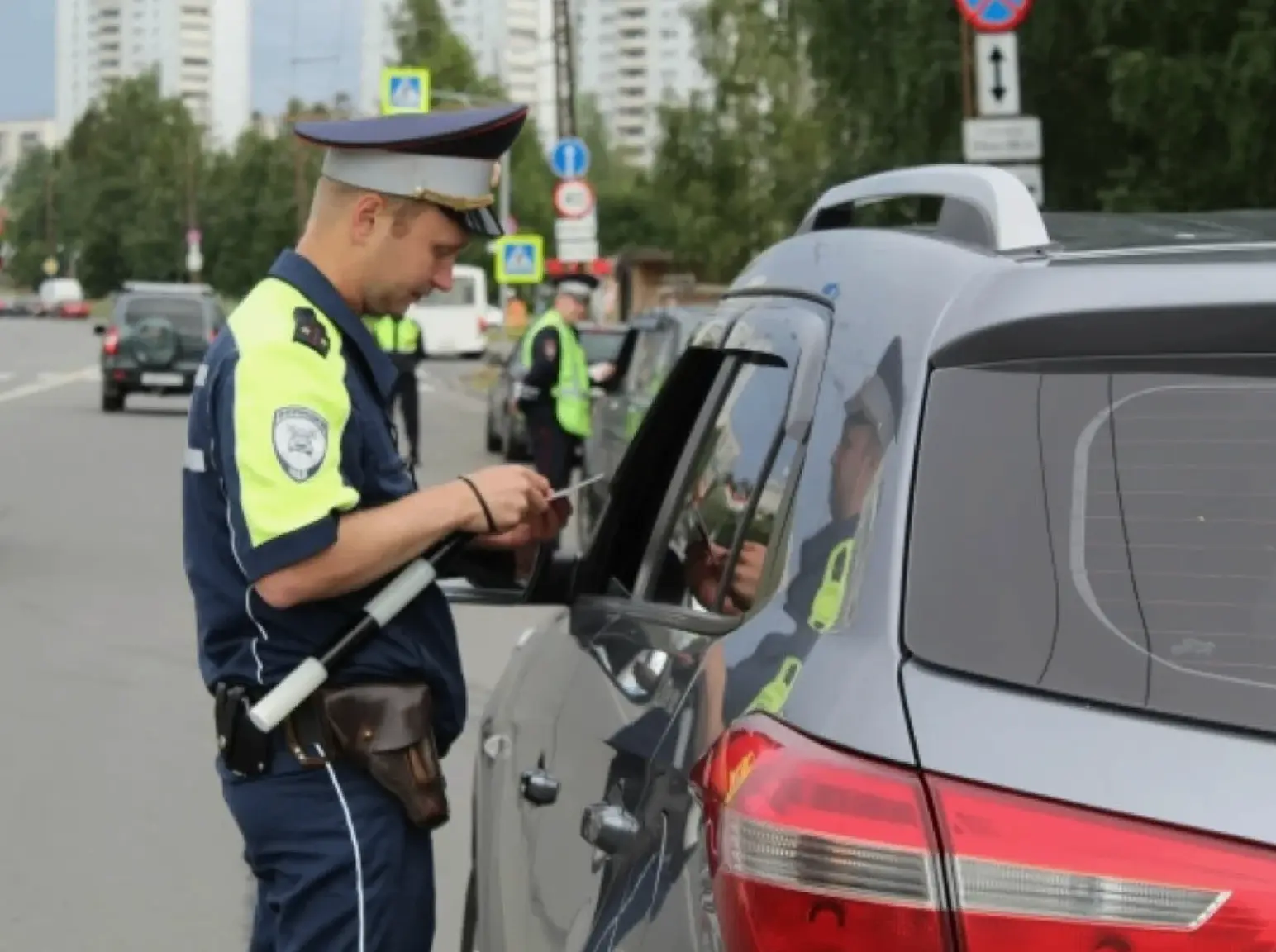 🚗 В Каменске-Уральском водителя оштрафовали за нецензурную надпись на рамке номера

Местный житель 