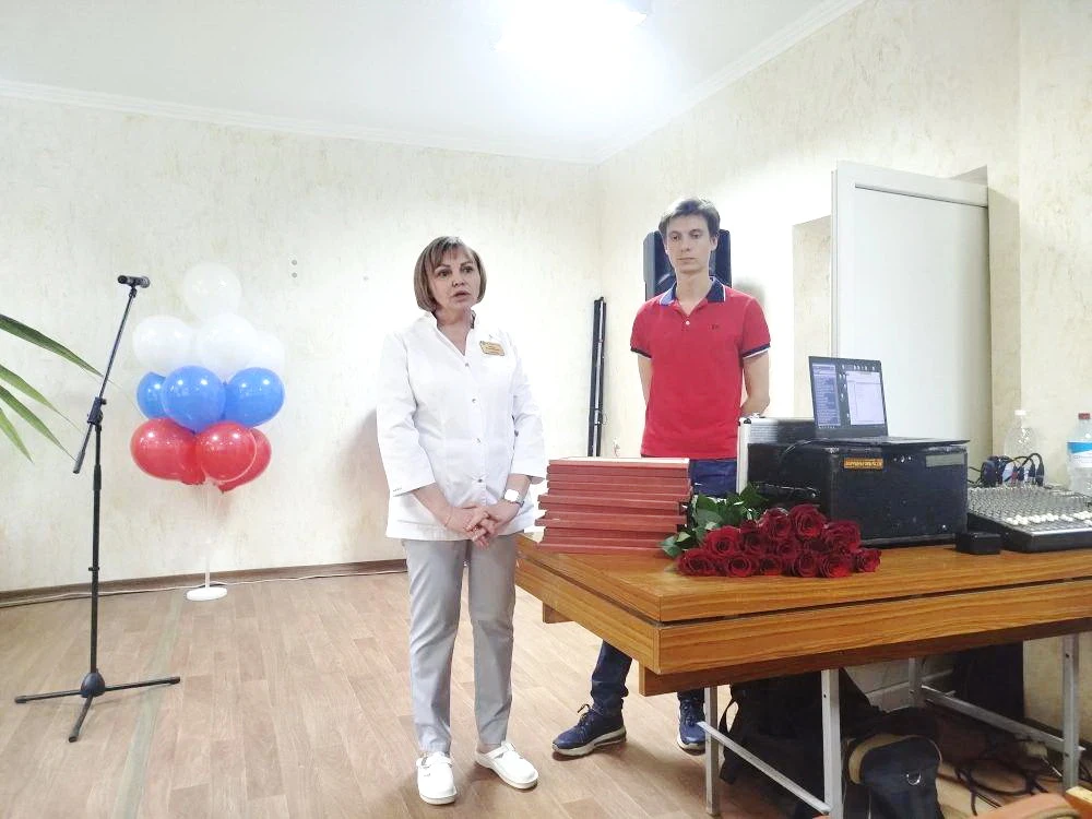 В Луганской городской больнице №1 прошло праздничное мероприятие

В преддверии Дня медицинского рабо