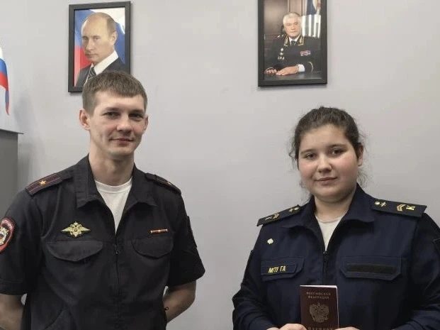 Сотрудников ОВМ ОМВД России по Шелеховскому району поблагодарила студентка авиационно-технического и