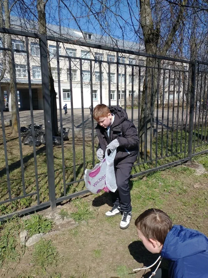 Весна всегда начинается с первых ручейков, яркого солнца и хорошего настроения. А ещё весна всегда с