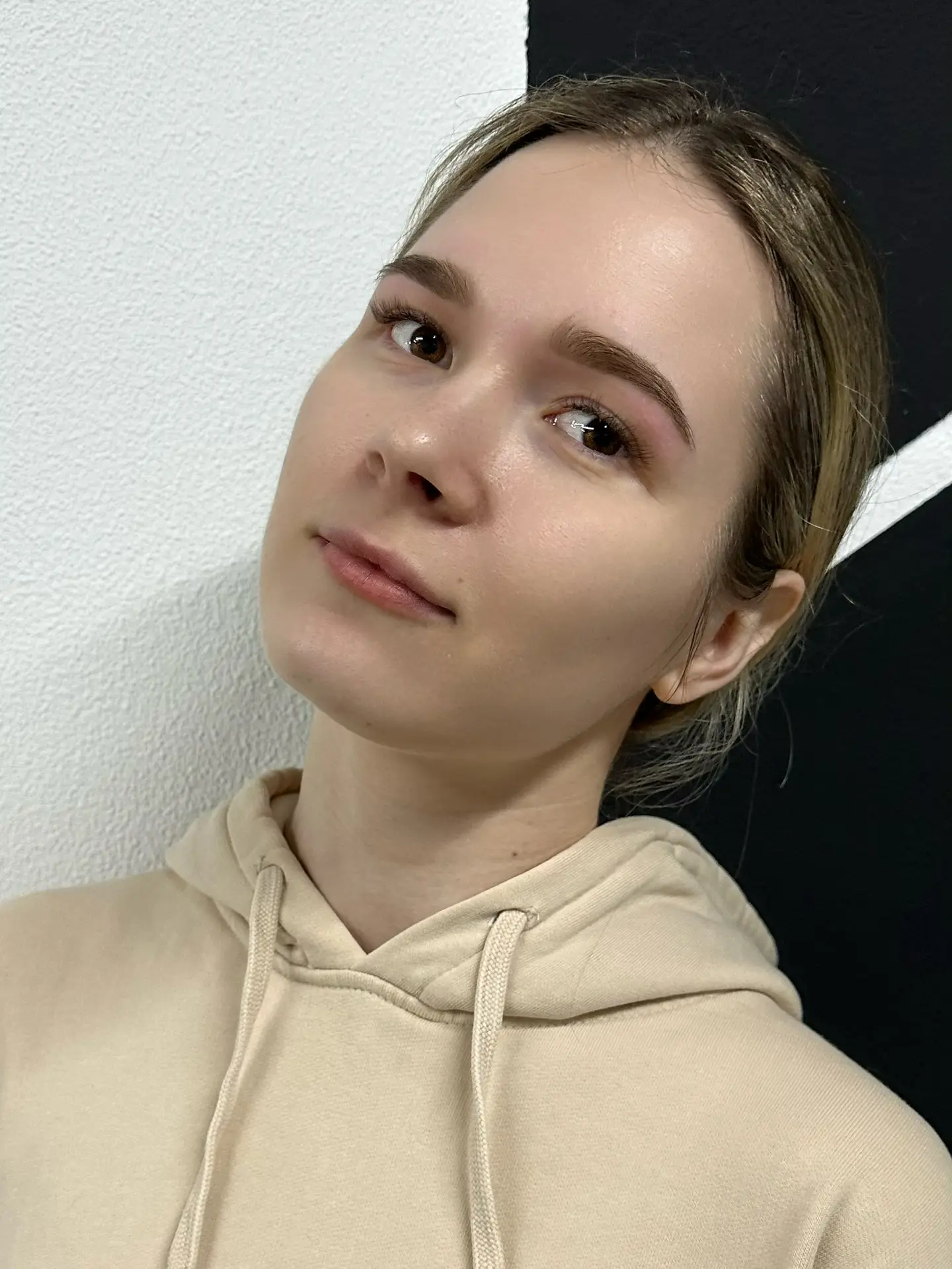 ☀️И снова бровки ☀️

На этот раз моей прекрасной моделью и музой была Лиза 😍

Сделали оформление и 