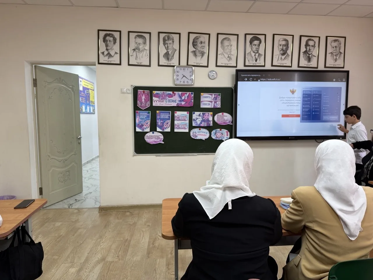 Сегодня в нашей школе по традиции прошли тематические уроки «Разговоры о важном» 📚  Тема занятия — «