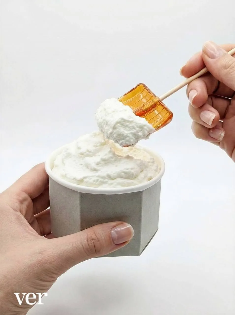 🍧 Новое мороженое «Миусская дюна» начали продавать в Москве. Есть его предлагают карам...