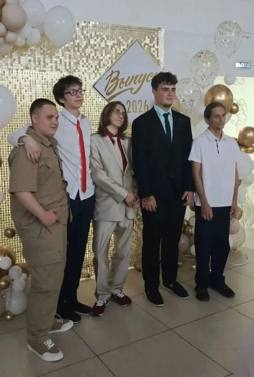 Традиционно для выпускников родители организуют праздник - неофициальную часть, выпускн...