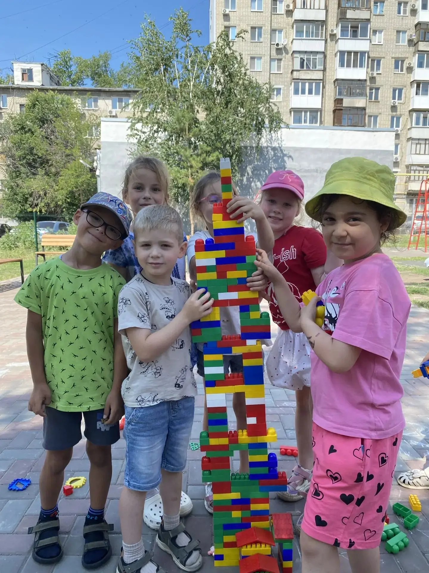 🧱 «День LEGO» в нашем саду: строим и фантазируем! 🧱Дети с азартом собирали из конструктора самые р