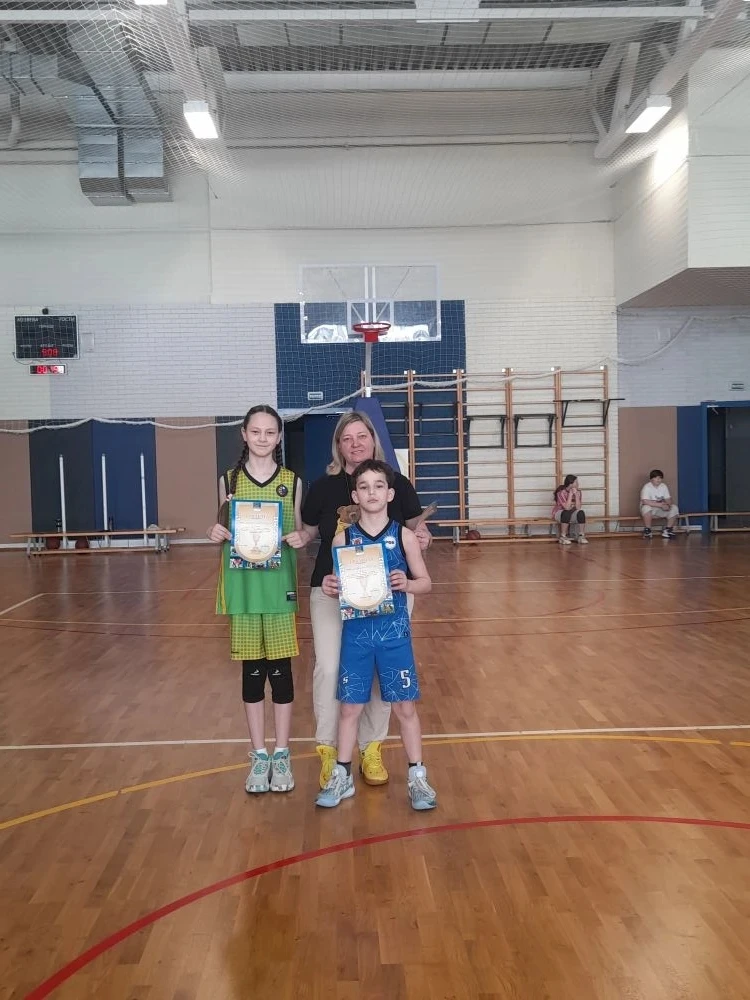 Каникулы с пользой: яркие игры по баскетболу!🏀✨  Сегодня в нашем спортивном зале кипели нешуточные с