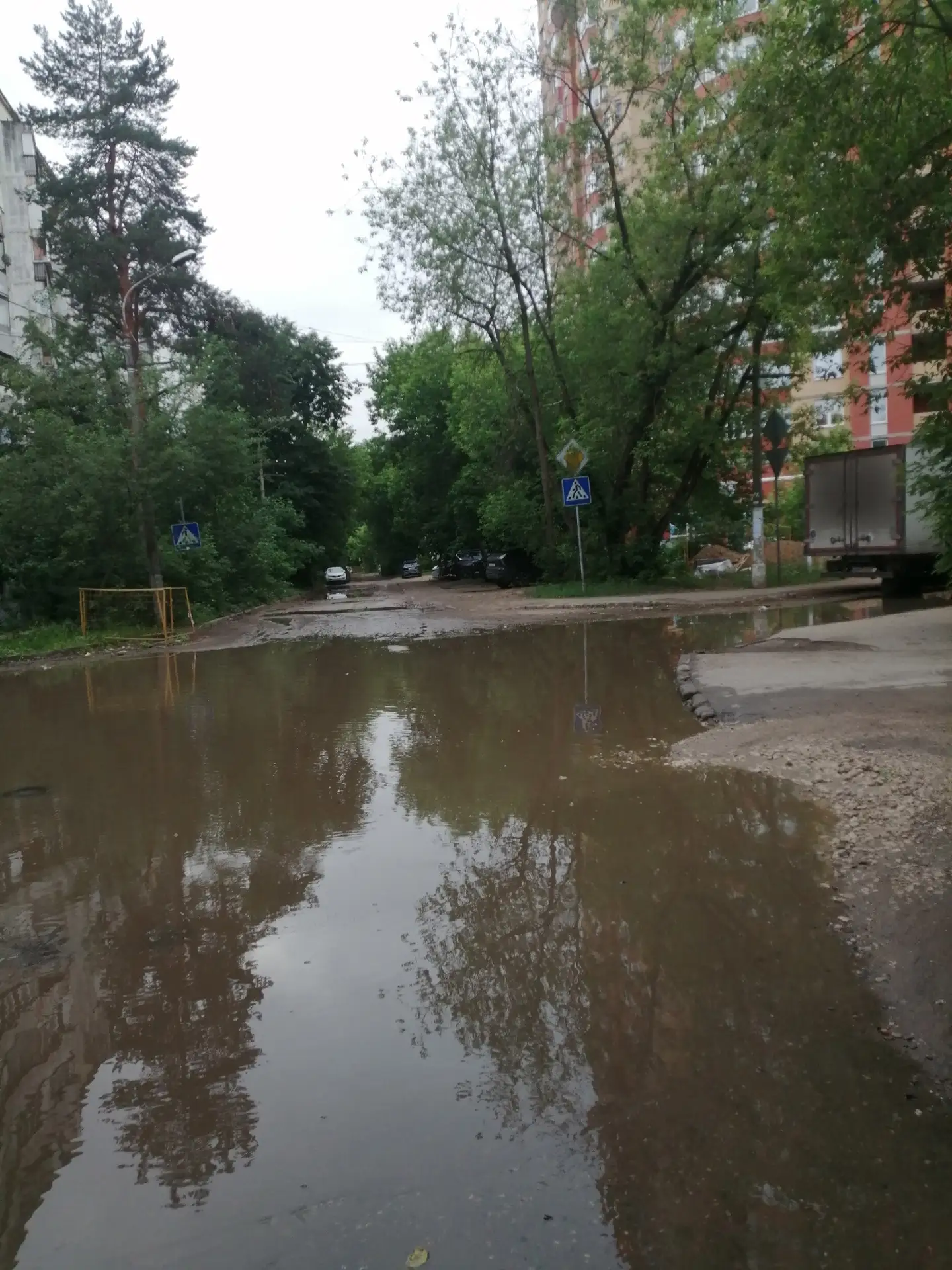 НИ ПРОЙТИ 😡 НИ ПРОЕХАТЬ
Уважаемая Администрация! Обращаюсь здесь, раз уж Вы читаете эти посты. Скол