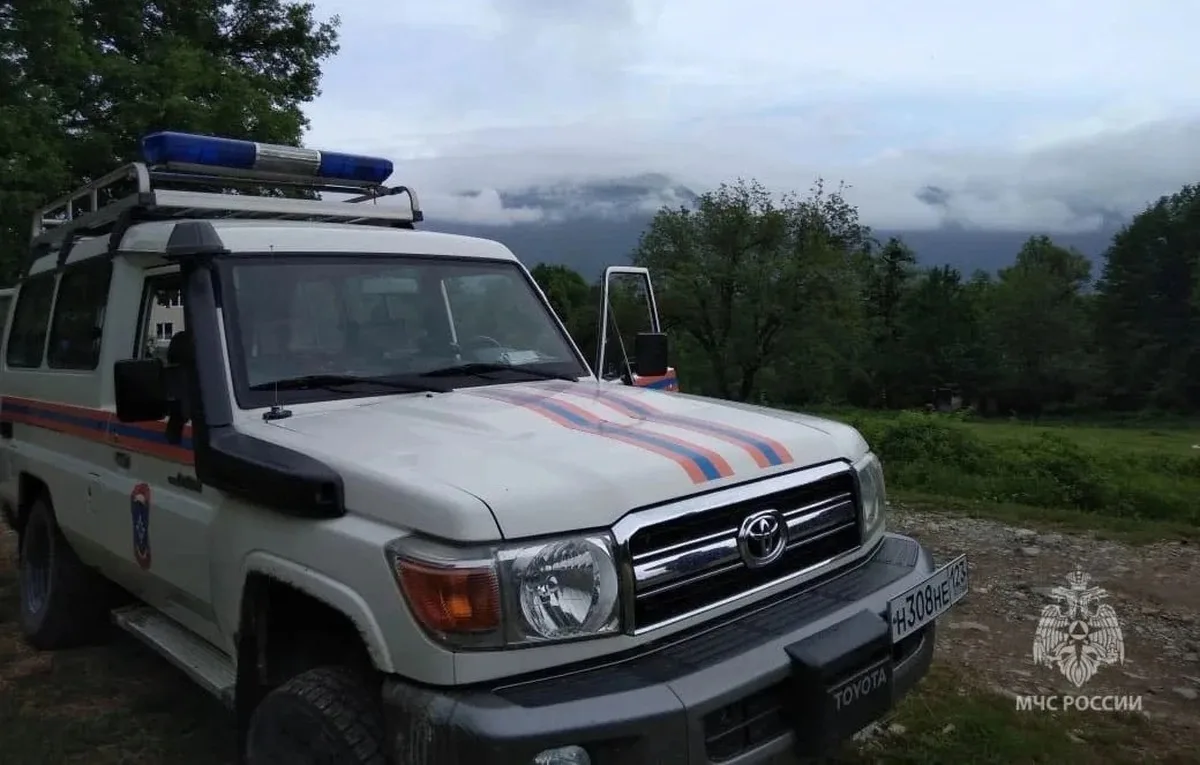 ⛰️ Москвичка с панической атакой застряла на спуске с Орлиных скал в Сочи.

Во время прогулки по поп
