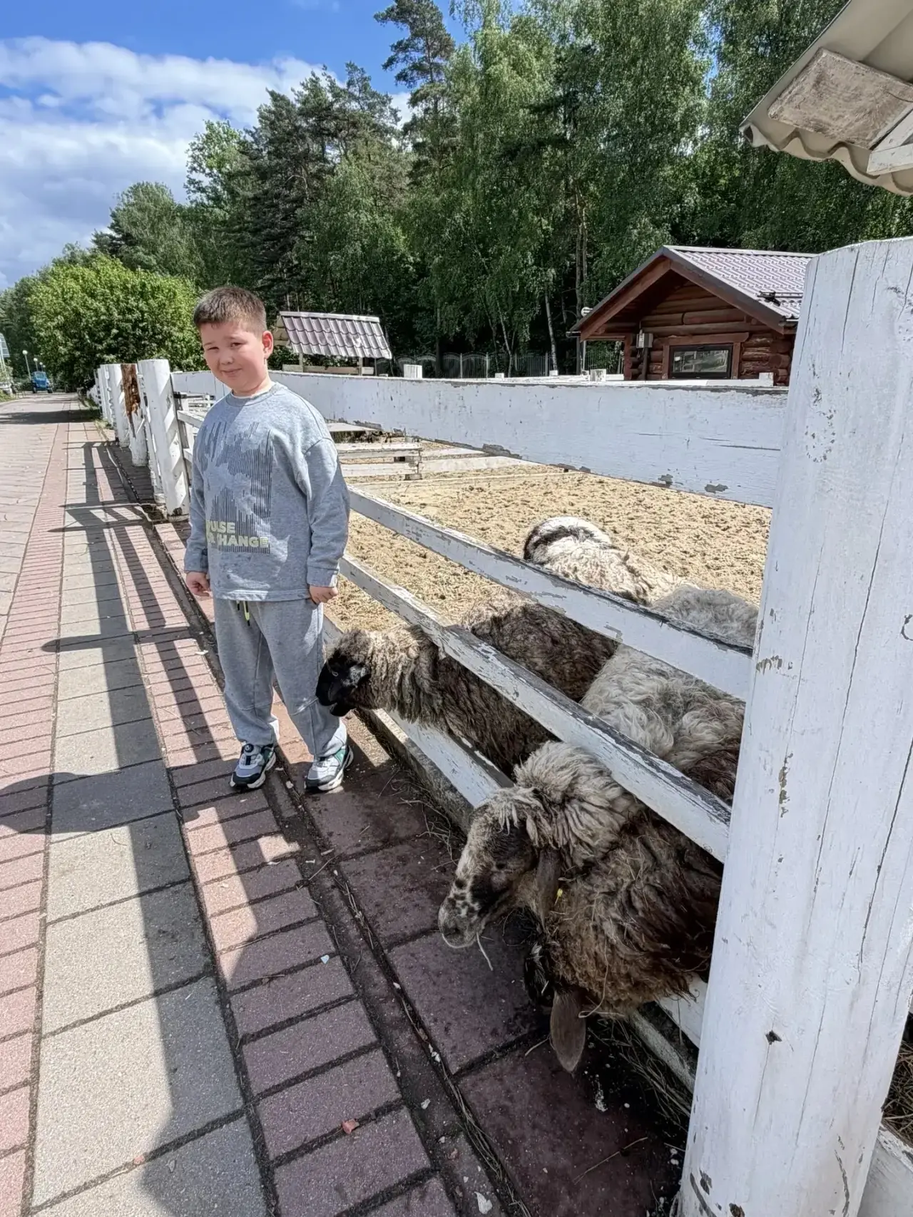 От плуга до гончарного круга  Ученики 2Г класса отправились на экскурсию в Контактную деревню в Совх