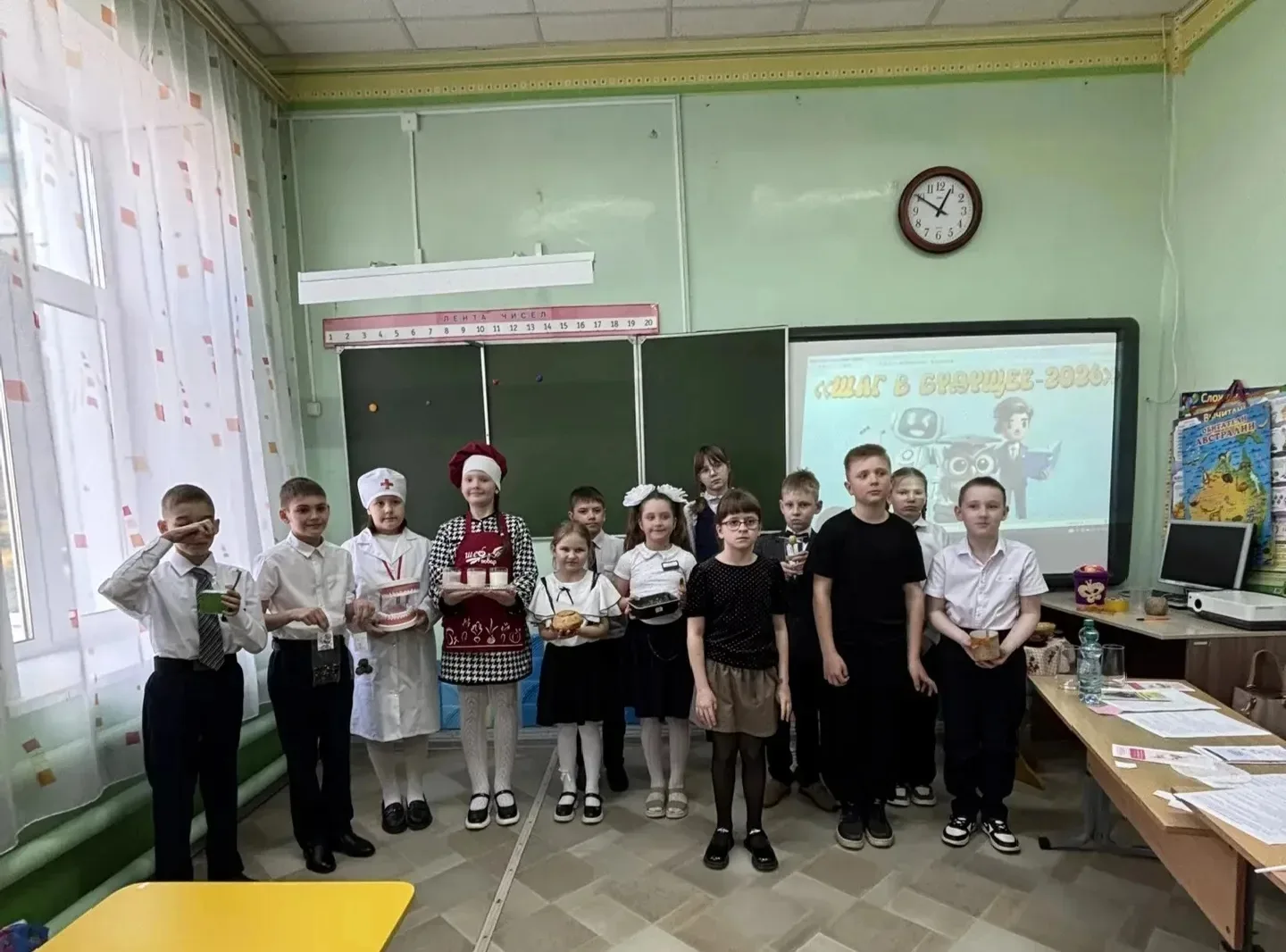 Первые шаги в науку сделаны! 🎉  1 апреля наши юные исследователи из начальной школы с гордостью пред