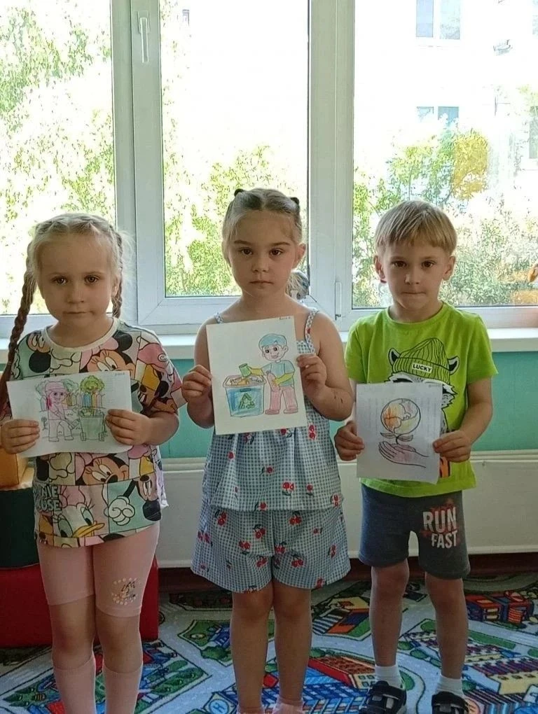 Маленькие защитники природы из группы «Пчёлки»!
🌱 5 июня отмечался Всемирный день охраны окружающей