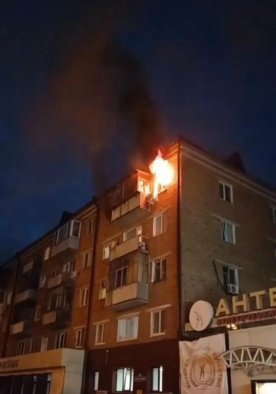 В Тюмени загорелась квартира в пятиэтажном доме