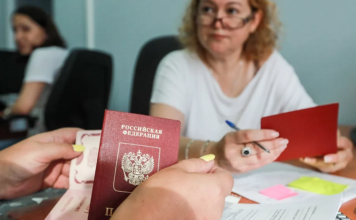 🇪🇺Еврокомиссия не планирует полностью запрещать выдачу виз россиянам❗️               ...
