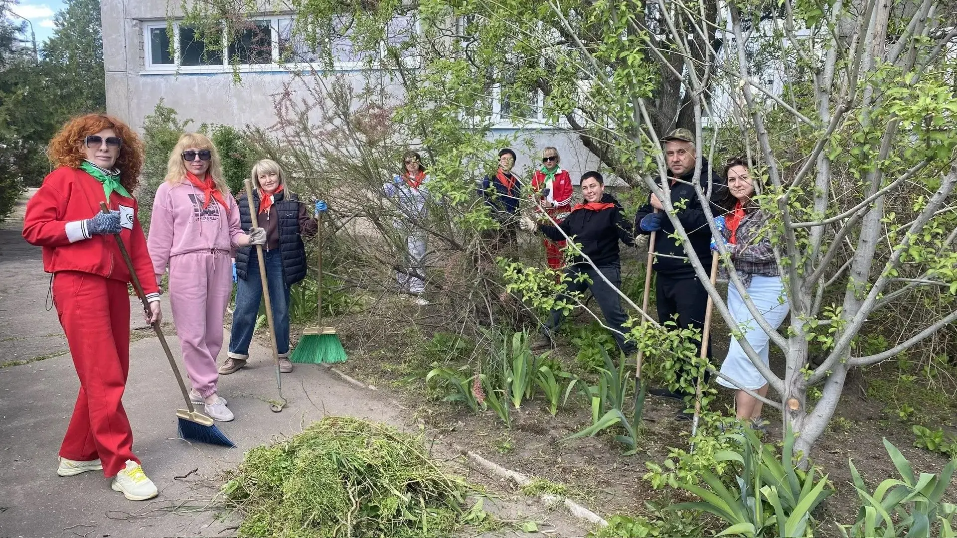 🌷 С Первомаем поздравляет естественно-прикладной отдел ЦВО! 🌷