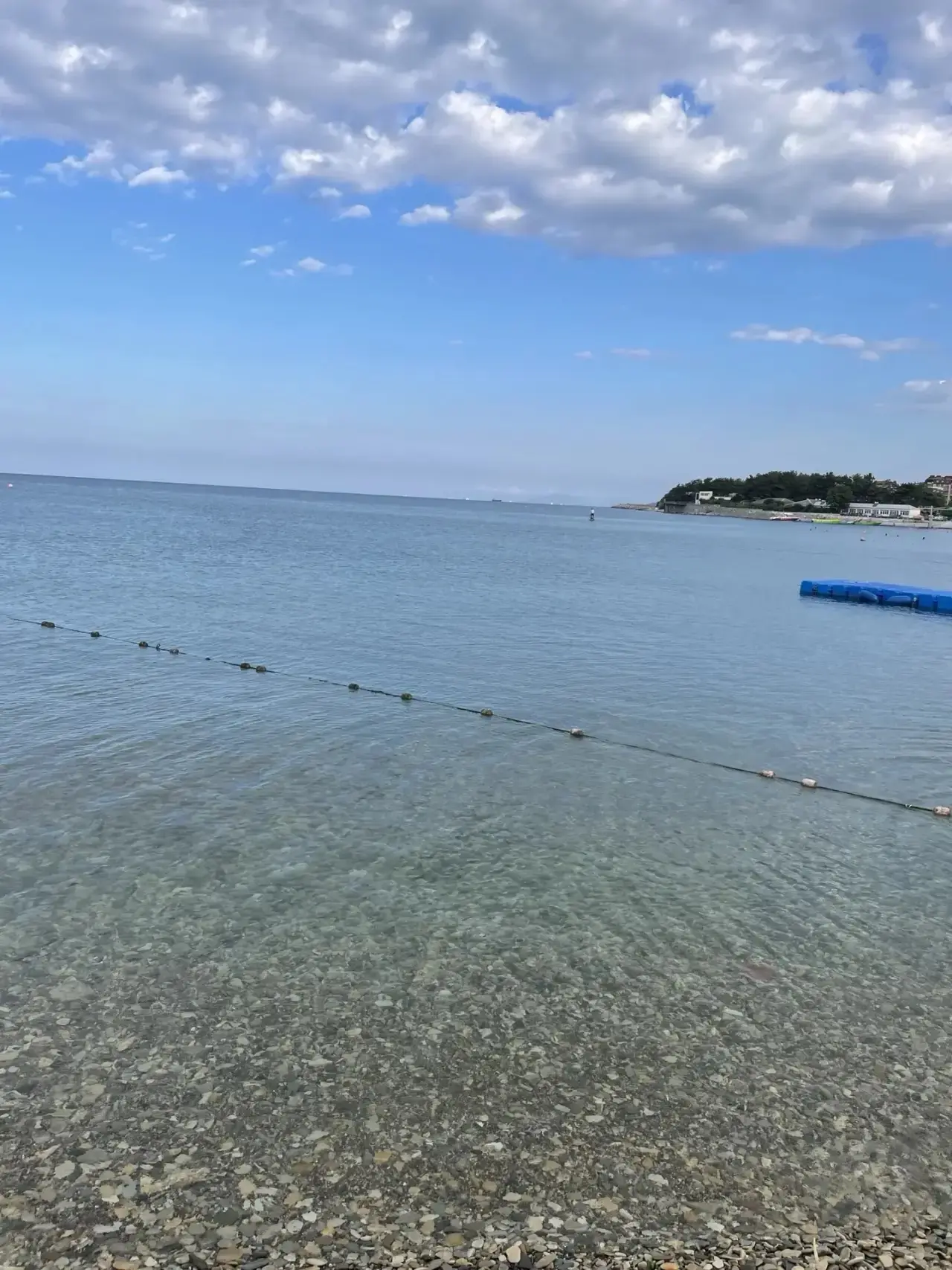 🌊 Море в Дивноморском — чистое, прозрачное, по‑настоящему курортное.

Утром вода особенно спокойная
