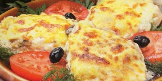 Куриная грудка под шубой. Очень вкусно и не сложно!

Итого на 100 грамм 86 ккал
Б/Ж/У 14.8 / 2.2 / 1