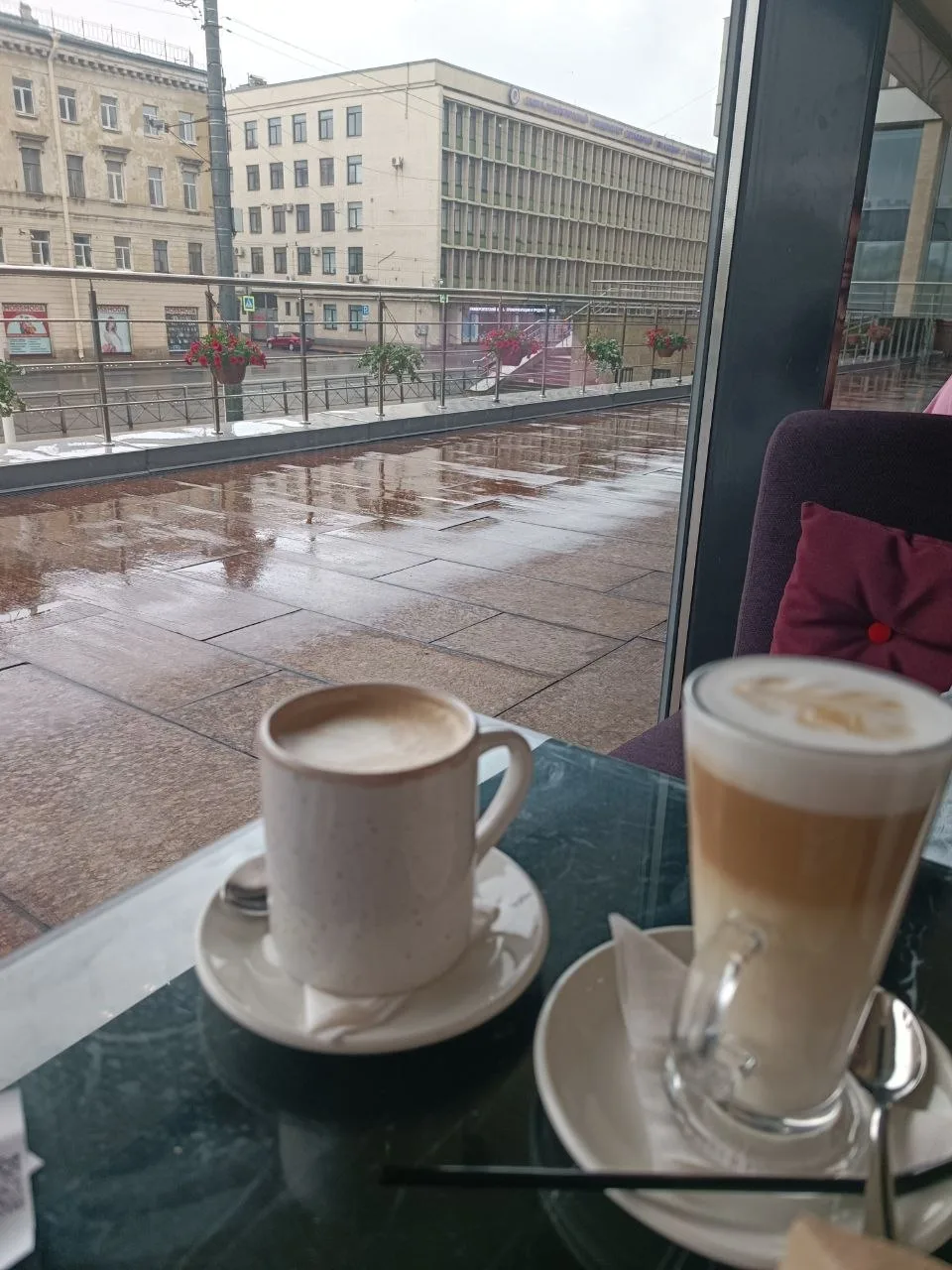 ☕️ Принято по четвергам пить кофе с корицей, считается, что это к деньгам.