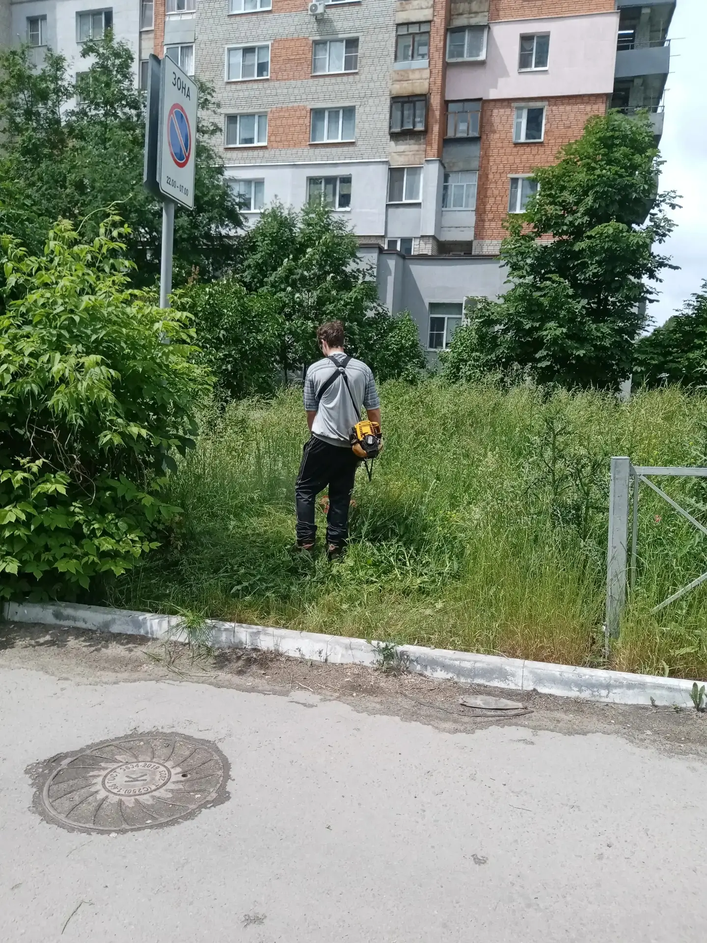 Понедельник — начало недели, новые планы и возможности.🍀    

Покос газона по адресам:
📍ул. Онежск