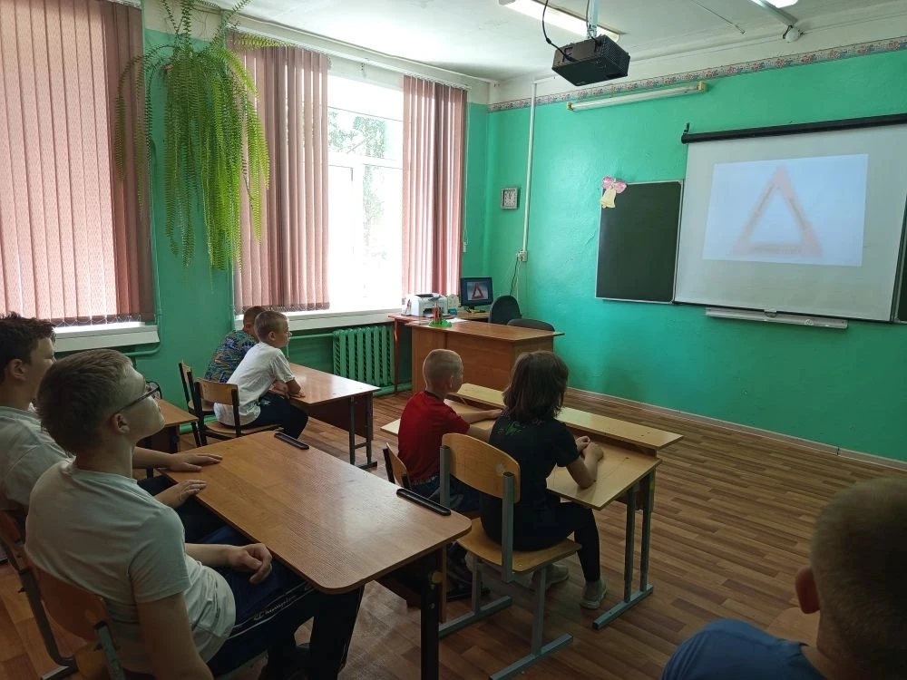 💥А у нас очередной лагерный день. Зарядка на воздухе , завтрак. Затем провели очень важное мероприя