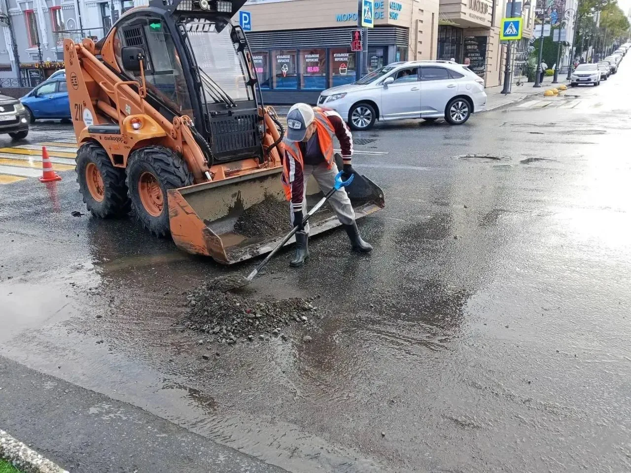 Приморская погода в тёплый сезон нередко проверяет край на прочность ⛈