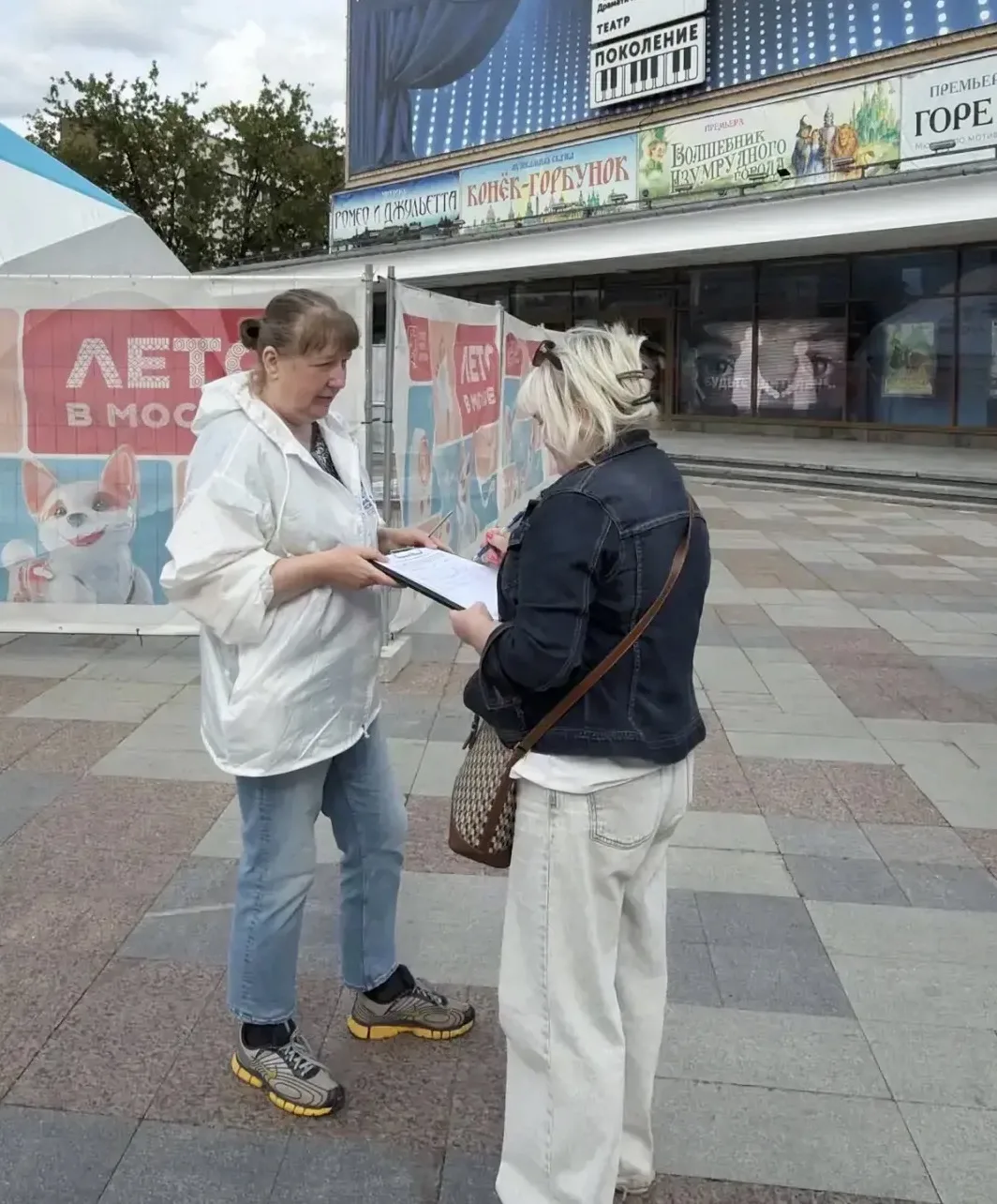 Чистый двор и комфорт жителей Рязанского района

К одному из волонтеров обратились жители ЖК «Михайл