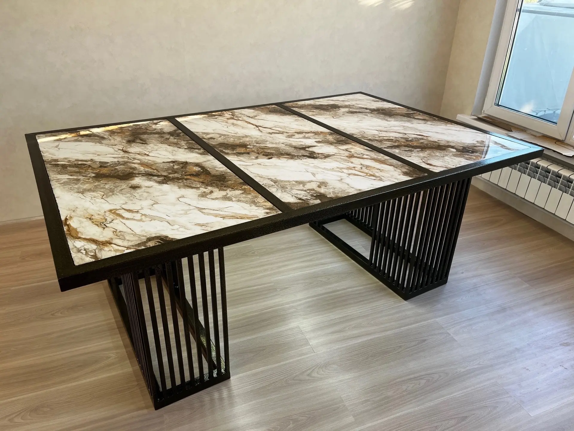 Стол в стиле loft с необычным подстольем и мраморной столешницей 👍