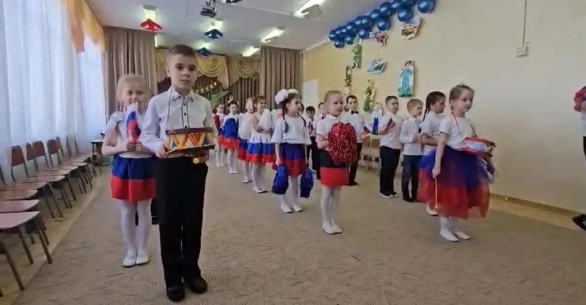 🇷🇺 КО ДНЮ РОССИИ

Семья, традиции, память: формула патриотизма от детского сада № 3

🌟 Патриотиче