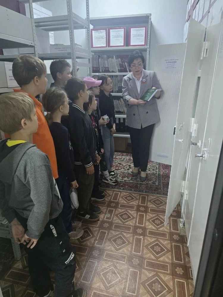 В Международный день семьи наши ребята побывали в районном отделе ЗАГС — месте, где хра...