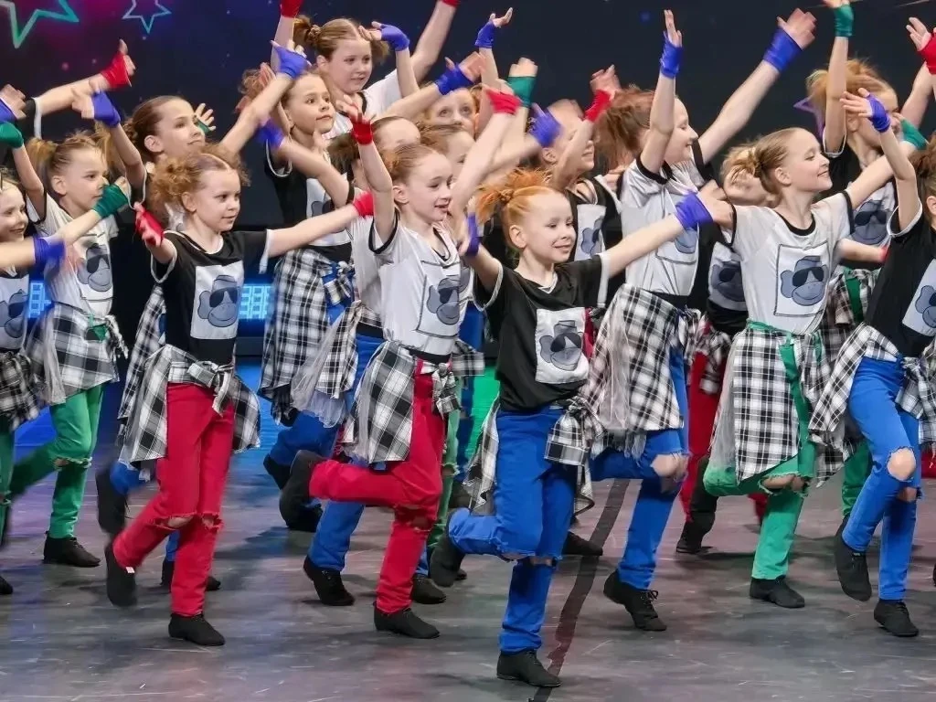 18 апреля в КДЦ «Заречье» состоялся VI ОТКРЫТЫЙ ФЕСТИВАЛЬ-КОНКУРС «ВЕСНА НА ЗАРЕЧНОЙ УЛИЦЕ».  Поздра
