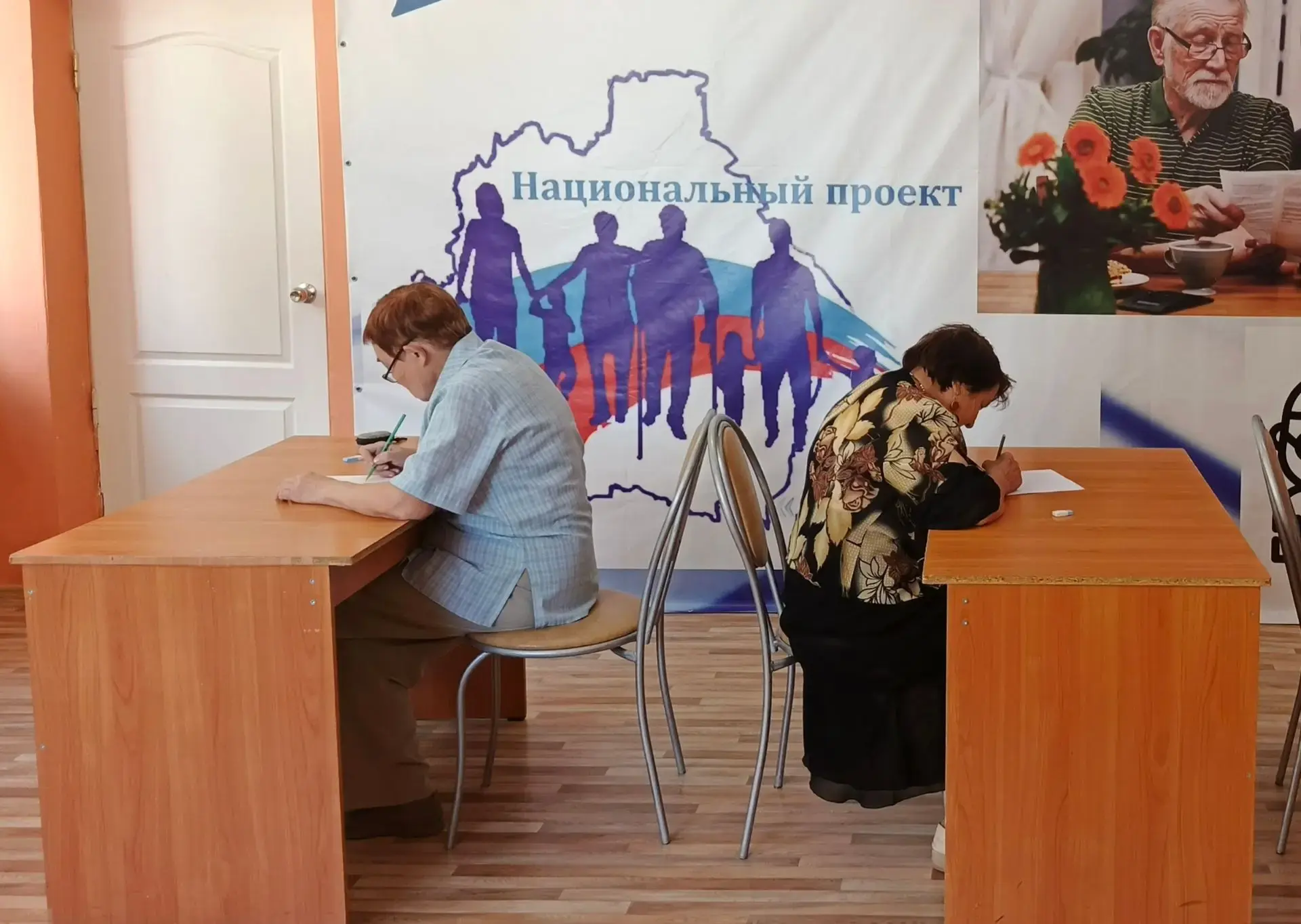 Психологом ГАУ СО КЦСОН Петровского района проведено занятие с применением тренингов и ...