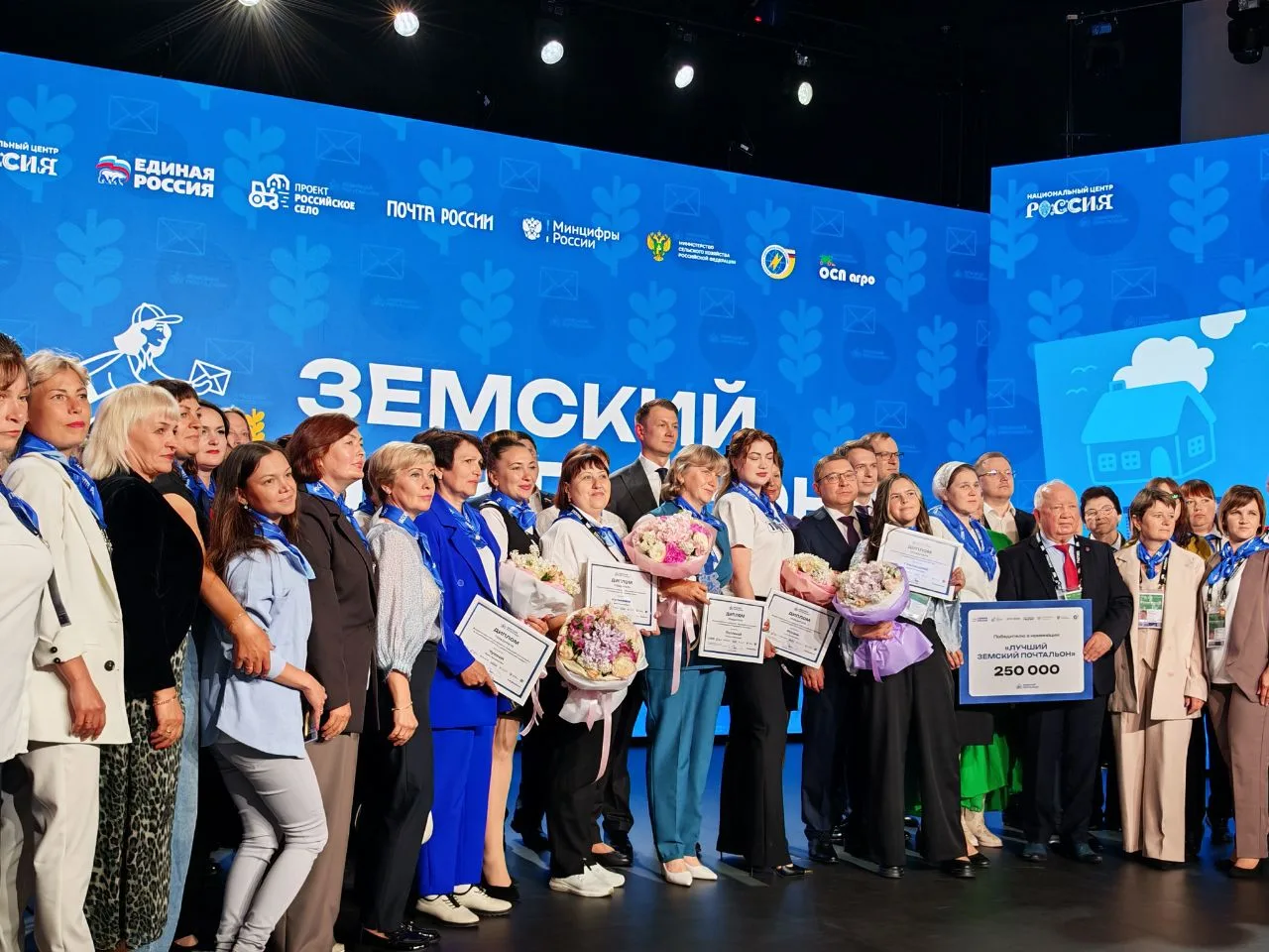 🏆 Служат людям при любой погоде: определили лучших почтальонов страны