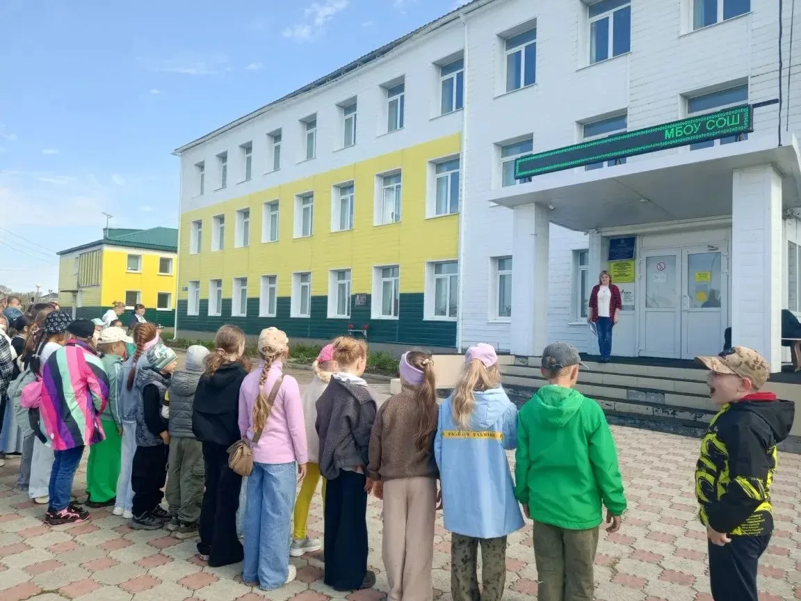 1 июня, в День защиты детей, в нашей школе начал свою работу оздоровительный лагерь дне...