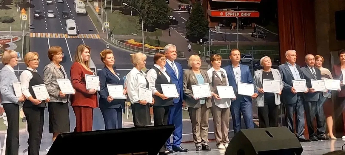 Сегодня мэр г. Набережные Челны, Магдеев Наиль Гамбарович, наградил наших преподаватей,...