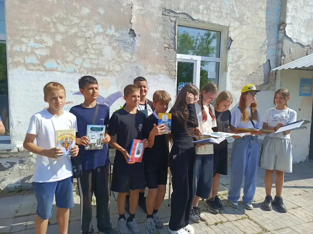 🌞✨ Новый день в лагере «Солнышко»! ✨🌞

С утра отряды отправились в библиотеки. В одной из них дете
