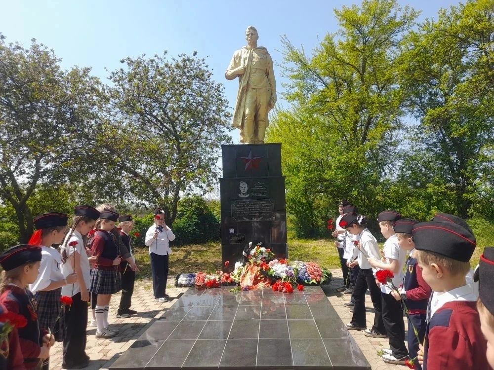 Есть память, которой не будет конца… 🌹  Сегодня наши третьеклассники совершили важный шаг в сохранен