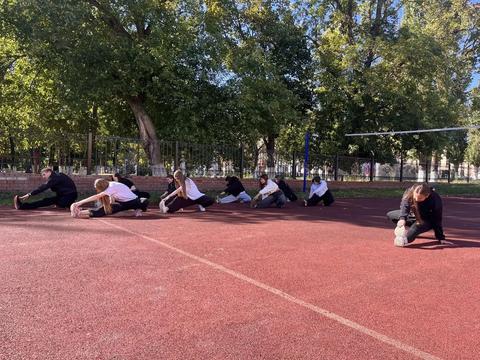 🏃 Урок здоровья на стадионе: наши первокурсники уже в отличной форме!