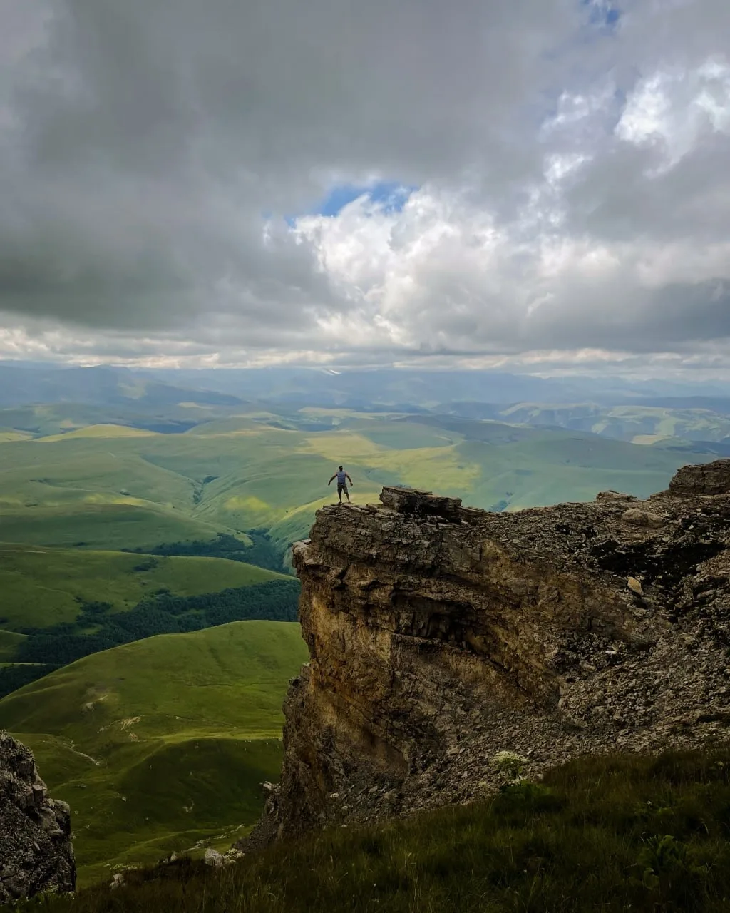 Плато Канжол (Кинжал), Зольский район Кабардино-Балкарская республика 😍  📌 Высота плато варьируется 